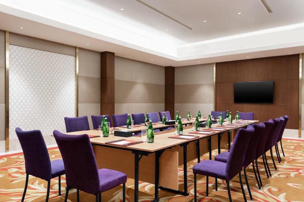 Ramada By Wyndham Lucknow Hotel And Convention Center Exterior foto